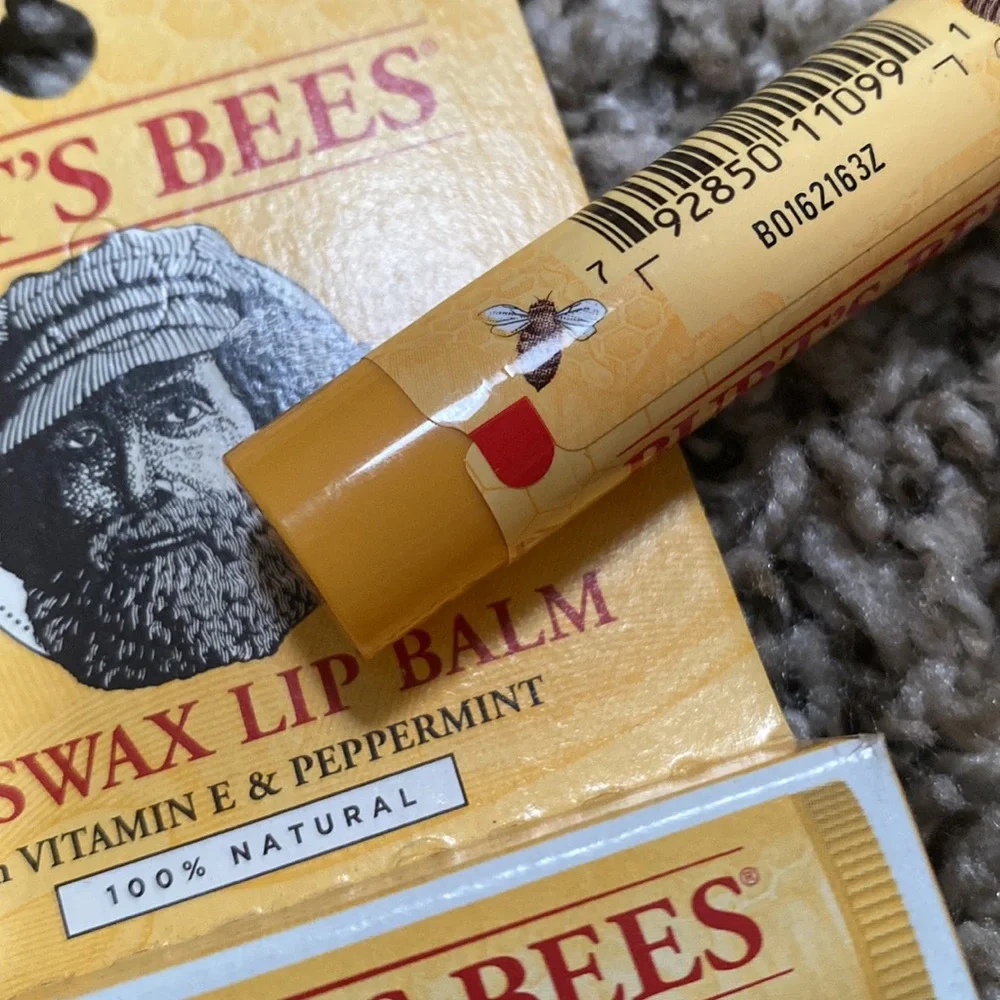 3/$15 🌸 Burt's Bees Lip Balm Vitamin E & Peppermint Oil Beeswax Chapstick
